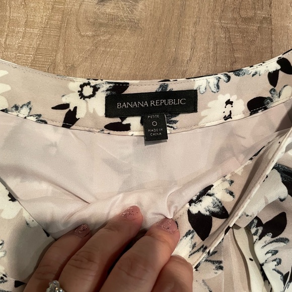 Banana Republic pleated flower pattern mini skirt - Picture 2 of 3